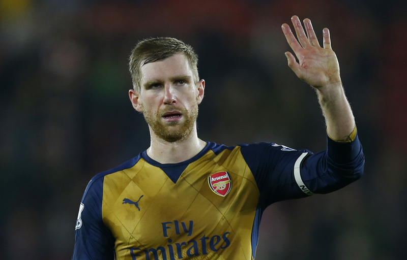 Arsenal's Per Mertesacker looks dejected at the end of the match against Southampton at St. Mary's Stadium in December 26, 2015. Photo: Reuters
