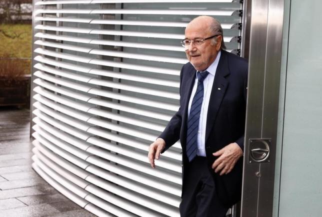 FIFA's suspended president Sepp Blatter leaves after a news conference in Zurich, Switzerland, December 21, 2015. Photo: Reuters