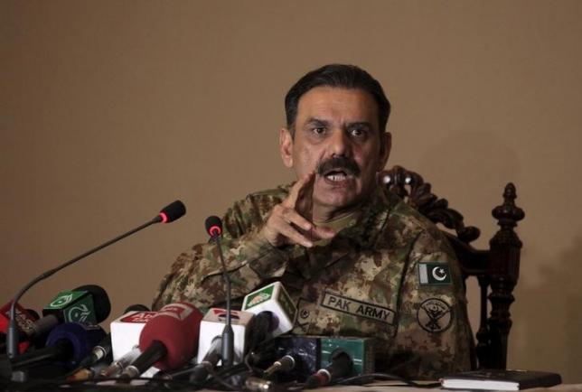 Pakistan army spokesman General Asim Bajwa speaks to the media regarding the Bacha Khan University attack in Peshawar, Pakistan January 23, 2016.  REUTERS/Fayaz Aziz/Files