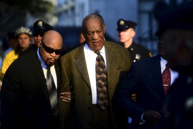 Actor and comedian Bill Cosby (C) arrives for a preliminary hearing on sexual assault charges at the Montgomery County Courthouse in Norristown, Pennsylvania February 2, 2016.  REUTERS/Mark Makela