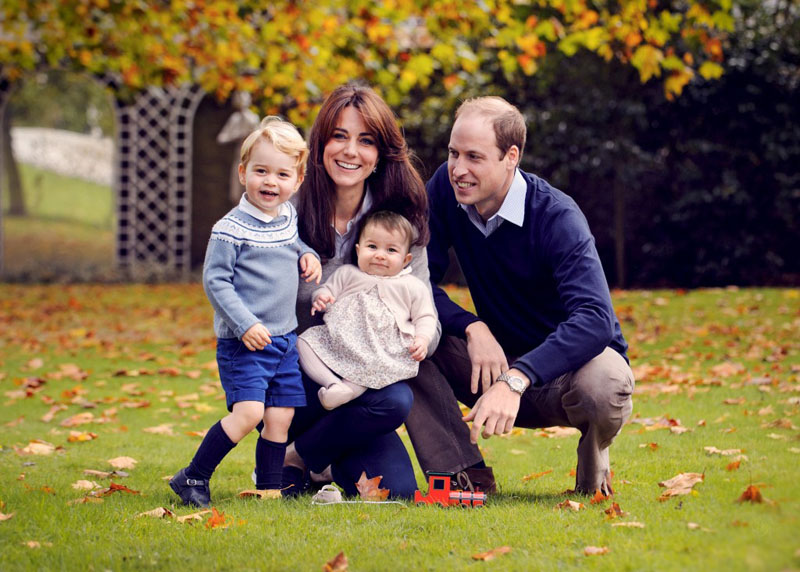 Britain's Prince William, his wife Kate, and their children George (L) and Charlotte pose in a photo  taken in late October 2015. Photo: Reuters