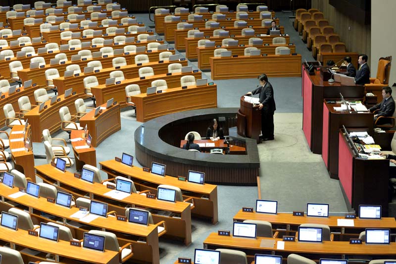Choi Kyu-sung, a member of the main opposition Minjoo Party of Korea speaks at the National Assembly in Seoul, South Korea, on February 28, 2016. Photo: Reuters