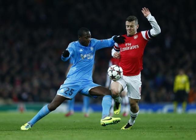 Arsenal's Jack Wilshere (R) challenges Olympique Marseille's Giannelli Imbula during their Champions League soccer match at the Emirates stadium in London November 26, 2013. REUTERS/Eddie Keogh