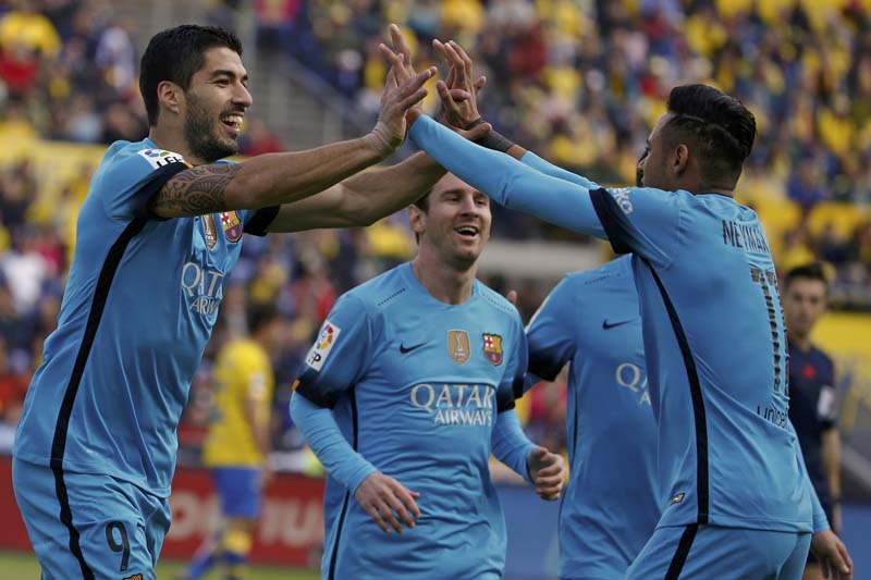 Barcelona's Luis Suarez celebrates with team mate Neymar after scoring a goal against Las Palmas in the Spanish Liga at the Gran Canaria stadium, Las Palmas de Gran Canaria on February 20, 2016. Photo: Reuters