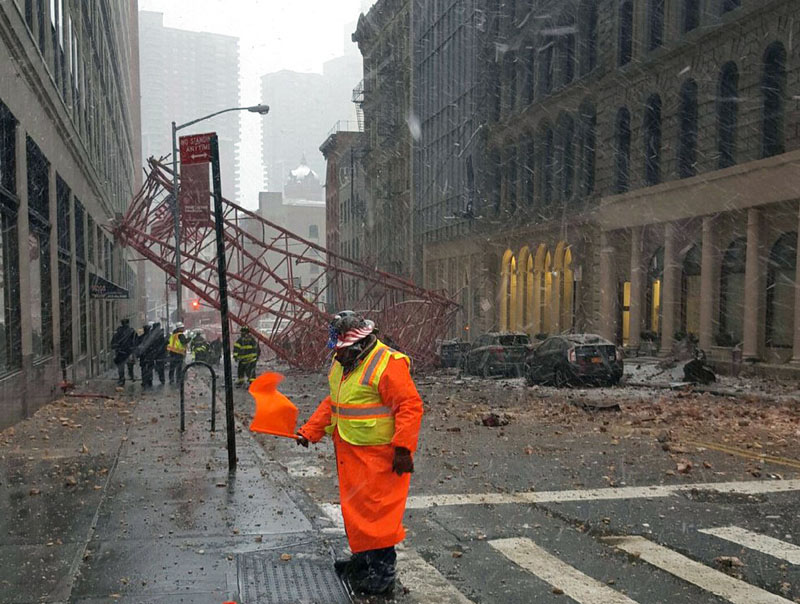 A crane collapse in Lower Manhattan on Friday, February 5, 2016 in New York.  Photo: Paul Leys via AP