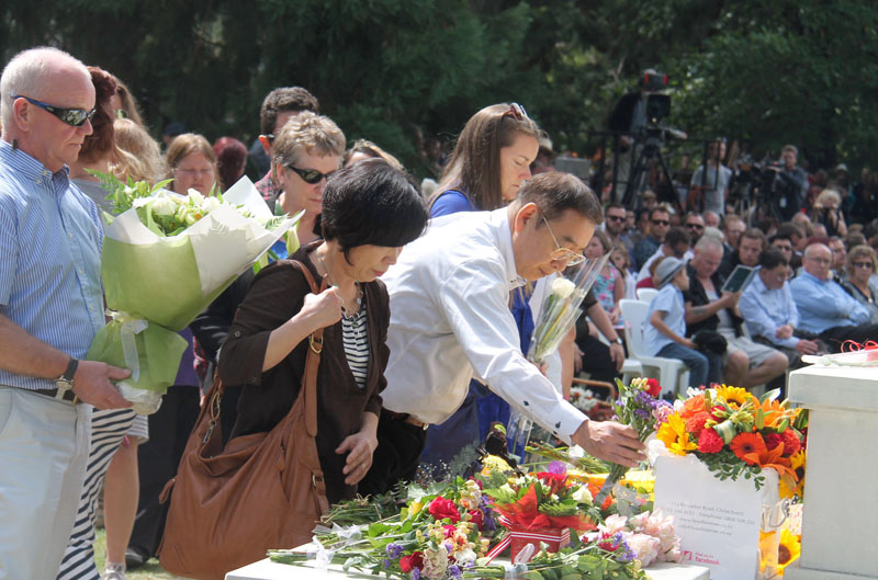 Parents (centre) of a Japanese victim in an earthquake, offer flowers during a memorial ceremony in Christchurch, New Zealand Monday, February 22, 2016.Photo: Kyodo News via AP