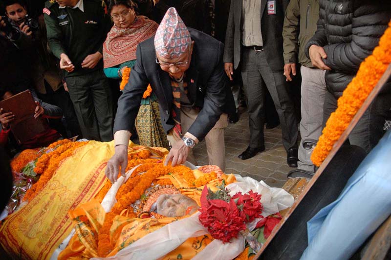 Prime Minister KP Sharma Oli paying his last tributes to the body of Nepali Congress President and former Prime Minister Sushil Koirala at Maharajgunj, on Tuesday, February 9, 2016. Photo: Bal Krishna Thapa/ THT