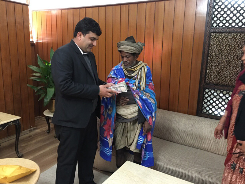 Personal secretary of PM, Ramesh Bhattarai, handing over the amount to the chieftain of the Raute community in Baluwatar on Sunday, February 14, 2016. Photo: PM's Secretariat
