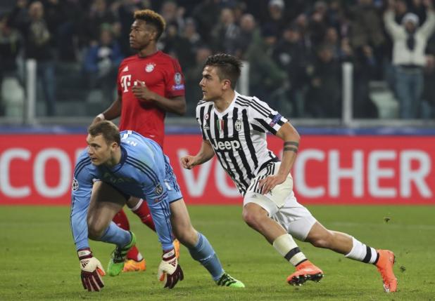 Juventus' Paulo Dybala (R) celebrates after scoring against Bayern Munich.   REUTERS/Stefano Rellandini