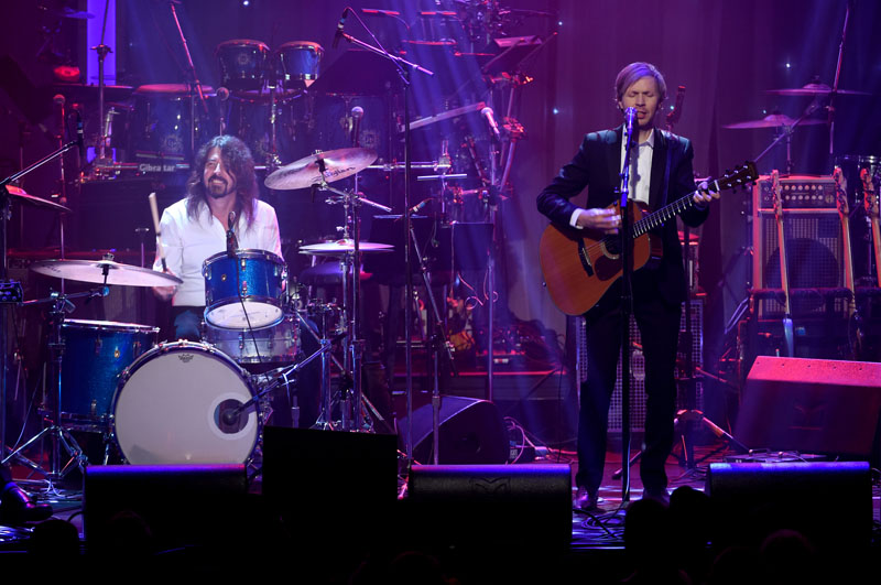 Dave Grohl (left) and Beck perform at the 2016 Clive Davis Pre-Grammy Gala at the Beverly Hilton Hotel on Sunday, February 14, 2016, in Beverly Hills, Calif. Photo: AP