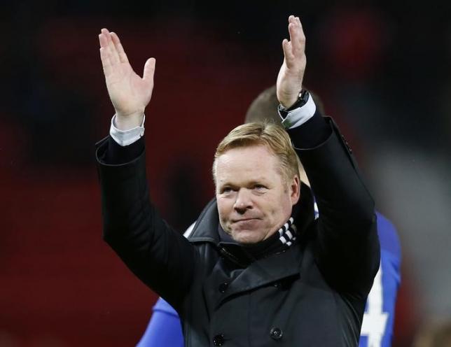 Football Soccer - Manchester United v Southampton - Barclays Premier League - Old Trafford - 23/1/16, Southampton manager Ronald Koeman applauds the fans at the end of the match. Reuters / Andrew Yates/Livepic