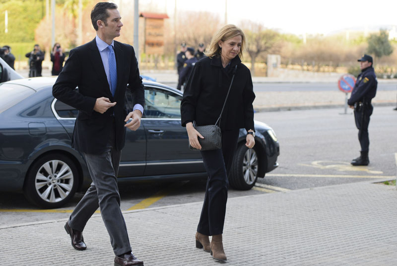 Spain's Princess Cristina and her husband Inaki Urdangarin, arrive at a makeshift courtroom for a corruption trial, in Palma de Mallorca, Spain, on Tuesday, February 9, 2016. Photo: AP/FIle