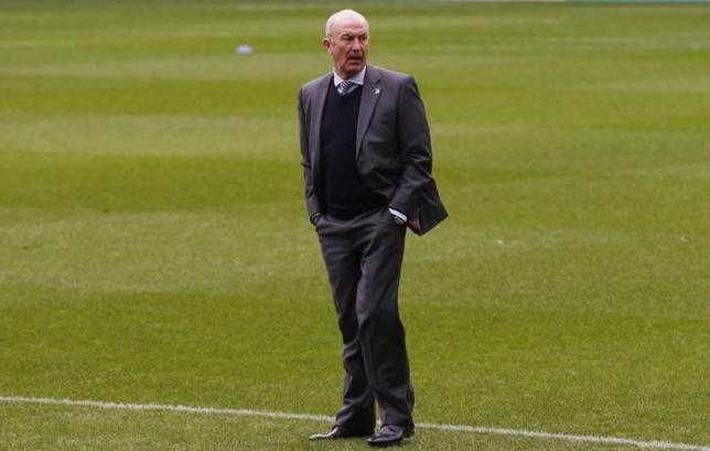 Football - Newcastle United v West Bromwich Albion - Barclays Premier League - St James' Park - 6/2/16. West Bromwich Albion Manager Tony Pulis on the pitch ahead of the match. Action Images/Craig Brough/Livepic