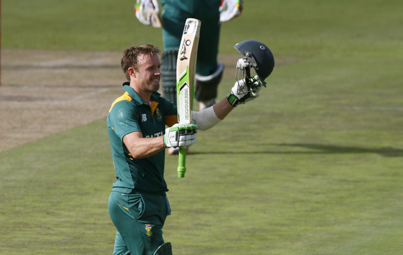 South Africa's AB de Villiers celebrates scoring a century during the One Day International Cricket match against England in Cape Town, South Africa, February 14, 2016. Photo: Reuters