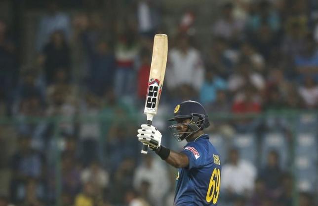 Cricket - Sri Lanka v England - World Twenty20 cricket tournament - New Delhi, 26/03/2016. Sri Lanka's captain Angelo Mathews raises his bat to celebrate scoring his half century.  REUTERS/Adnan Abidi