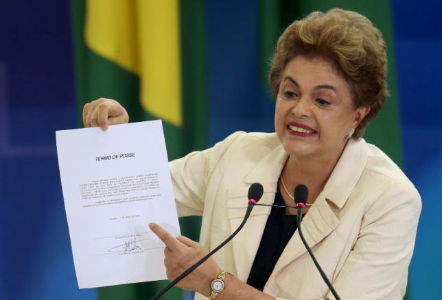 Brazil's President Dilma Rousseff shows a document confirming former president Luiz Inacio Lula da Silva's appointment as chief of staff, at Planalto palace in Brasilia, Brazil, March 17, 2016. REUTERS/Adriano Machado