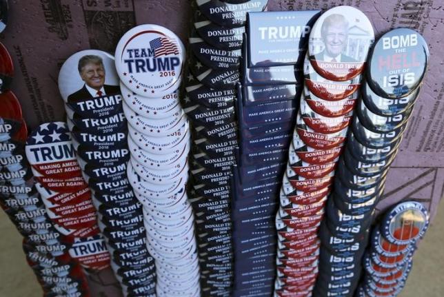 Campaign buttons for Republican presidential candidate Donald Trump are shown outside a campaign event in Tucson, Arizona March 19, 2016. REUTERS/Sam Mircovich
