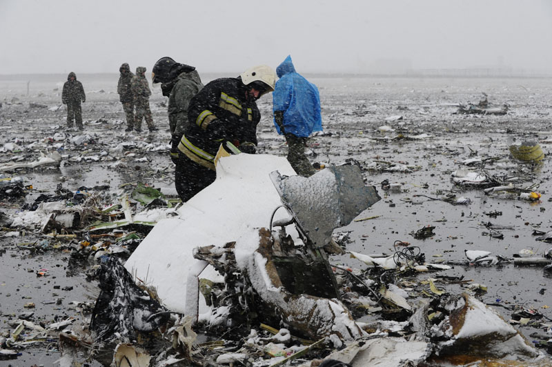 Russian Emergency Ministry employees investigate the wreckage of a crashed plane at the Rostov-on-Don airport, about 950 kilometres (600 miles) south of Moscow, Russia, on Saturday, March 19, 2016. Photo: AP