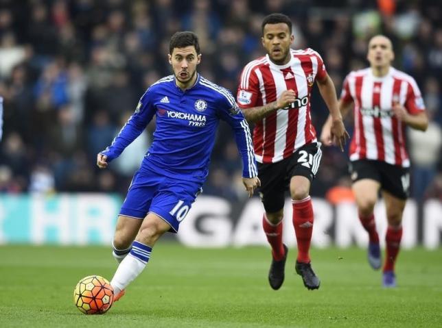 Football Soccer - Southampton v Chelsea - Barclays Premier League - St Mary's Stadium - 27/2/16nChelsea's Eden Hazard in action with Southampton's Ryan BertrandnReuters / Dylan Martinez