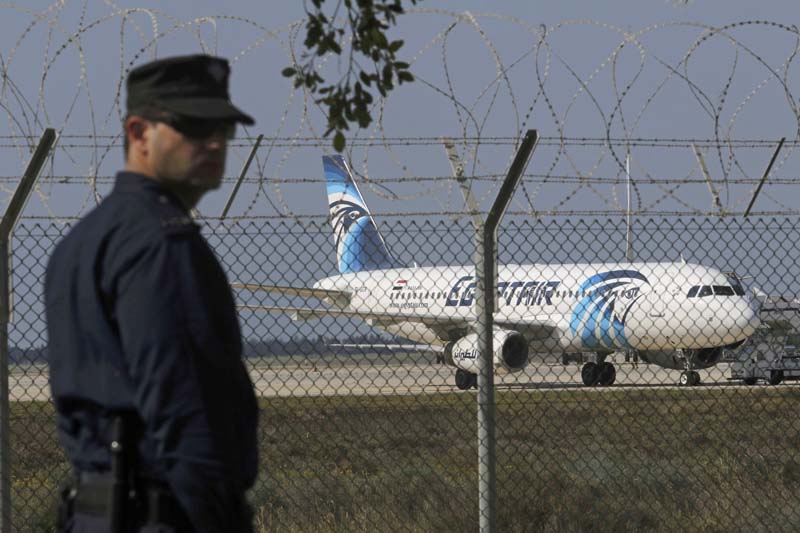 A policeman stands guard at Larnaca Airport near a hijacked EgyptAir plane A320, on March 29, 2016. Photo: Reuters