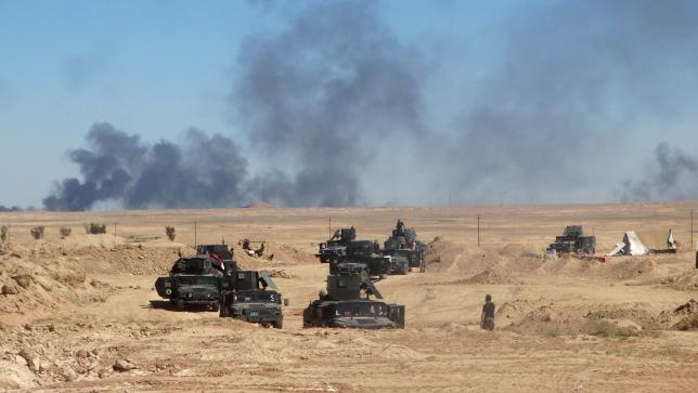 Iraqi security forces vehicles move toward the town of Hit during a military operation, in west of Ramadi, March 8, 2016. REUTERS/Stringer