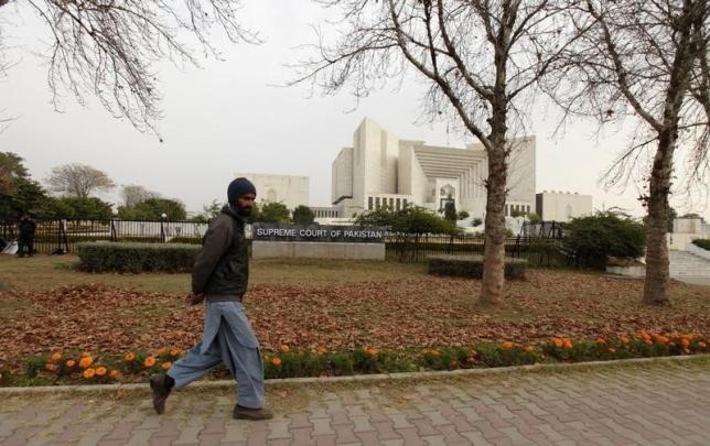 A man walks past the Supreme Court building in Islamabad January 17, 2013. REUTERS/Faisal Mahmood/Files