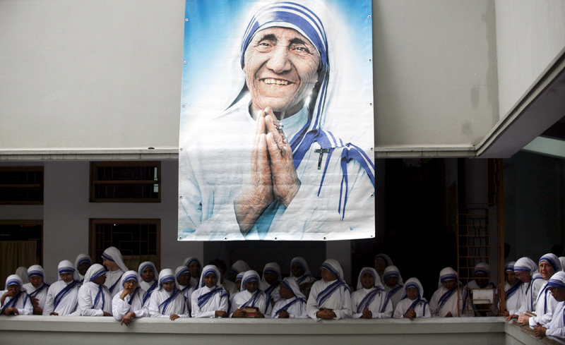 Catholic nuns from the order of the Missionaries of Charity gather under a picture of Mother Teresa during the tenth anniversary of her death in Kolkata, India, in this September 5, 2007 file photo:Reuters