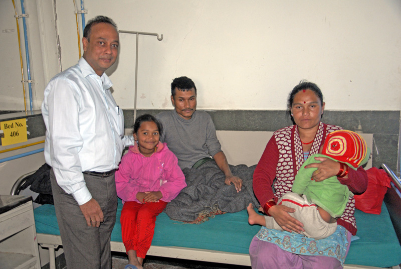 Rajkumar Banka (left) with patient Amar Budhathoki and his family at National Trauma Centre, on Sunday, March 20, 2016. Photo: THT