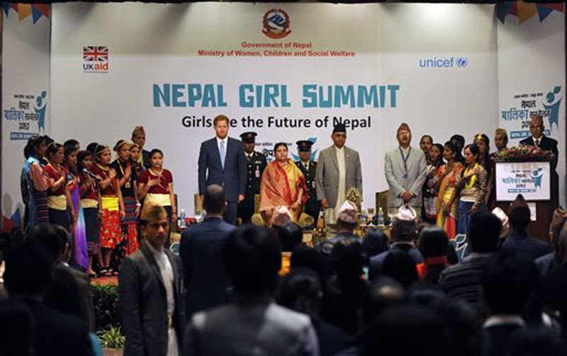 Nepali President Bidhya Devi Bhandari (c) and Britain's Prince Harry (l) attend the Nepal Girls Summit 2016 in Kathmandu, Nepal on March 23, 2016. Photo: AP 