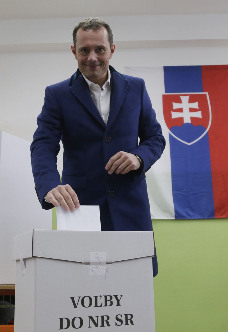 Radoslav Prochazka, chairman of Siet (The Net) party casts his vote during general elections in Trnava, Slovakia, Saturday, March 5, 2016. Photo: AP