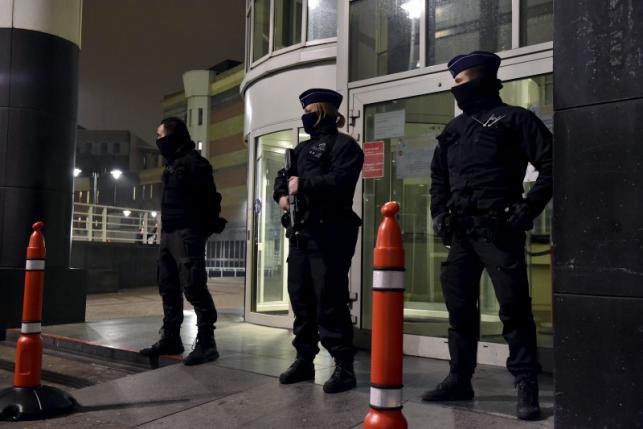 Police forces secure the entrance of the Saint Pierre hospital where Salah Abdeslam, the most-wanted fugitive from November's Paris attacks, is admitted after being arrested on Friday, in Brussels, Belgium, March 18, 2016. REUTERS/Eric Vidal