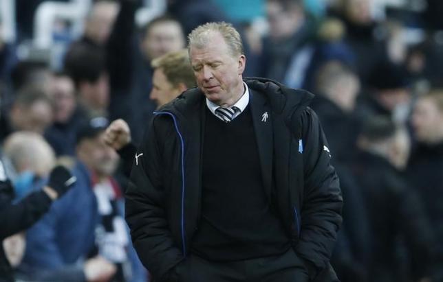 Football Soccer - Newcastle United v AFC Bournemouth - Barclays Premier League - St James' Park - 5/3/16nNewcastle manager Steve McClaren looks dejected at the end of the gamenAction Images via Reuters / Lee Smith/ Livepic