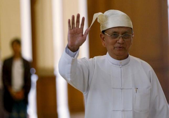 Myanmar's President Thein Sein waves his hand as he arrives to give a speech at Union Parliament in Naypyitaw January 28, 2016. REUTERS/Soe Zeya Tun