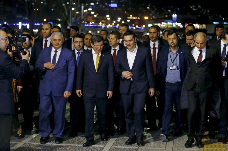 Turkish Prime Minister Ahmet Davutoglu (2nd left) and his Greek counterpart Alexis Tsipras (3rd left) walk the city as they are flanked by officials in the Aegean port city of Izmir, western Turkey, on March 8, 2016. Photo: reuters