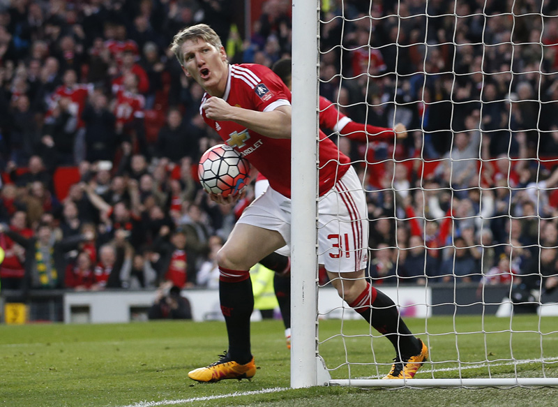 Bastian Schweinsteiger celebrates after Anthony Martial scores the first goal for Manchester Unitedn during FA Cup against West Ham at Old Trafford on March 13, 2016. Photo: Reuters