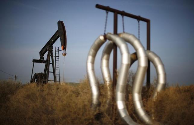 A pump jack and pipes are seen on an oil field near Bakersfield on a foggy day, California January 18, 2015. REUTERS/Lucy Nicholson