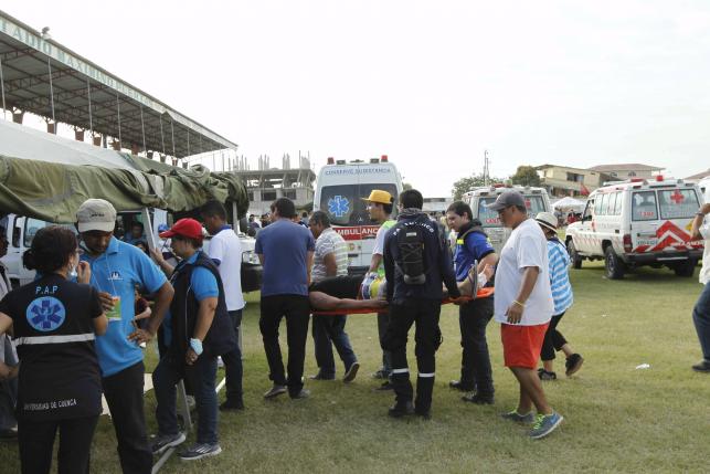 An injured person is attended to at the Maximino Puertas stadium as rescue efforts continue in Pedernales, after an earthquake struck off Ecuador's Pacific coast, April 18, 2016. REUTERS/Guillermo Granja
