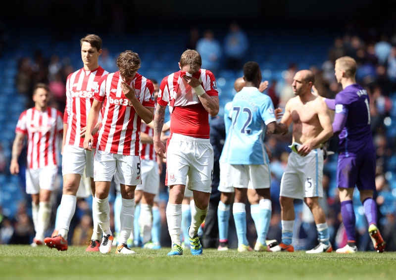 Stoke City's Glenn Whelan looks dejected at the final whistle following the English Premier League soccer match between Manchester City FC and Stoke City FC at the Etihad Stadium in Manchester, England, on Saturday April 23, 2016. Photo: Martin Rickett /PA via AP