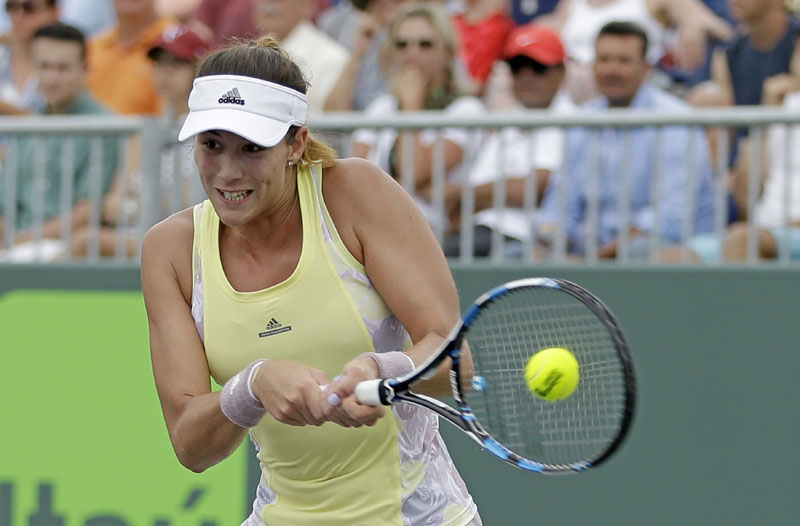 Garbine Muguruza, of Spain, returns to Victoria Azarenka, of Belarus, during the Miami Open tennis tournament in Key Biscayne, Florida, Monday, on March 28, 2016. Photo: AP