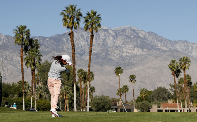 Ai Miyazato, of Japan, watches her tee shot on the fifth hole during the first round of the LPGA Tour ANA Inspiration golf tournament at Mission Hills Country Club, on Thursday, March 31, 2016 in Rancho Mirage, California. Photo: AP