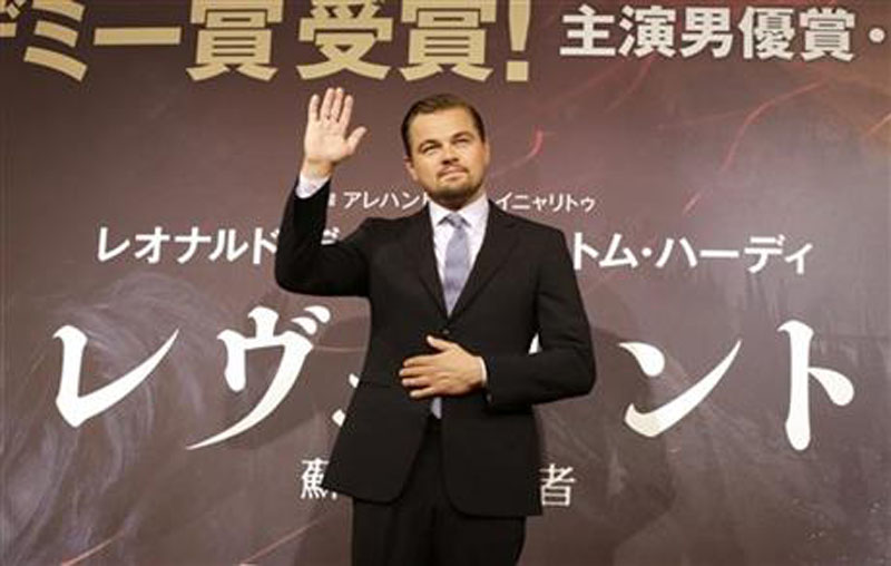 In this Wednesday, March 23, 2016, Actor Leonardo DiCaprio waves during a photo session of the movie u0093The Revenantu0094 in Tokyo. Photo: AP