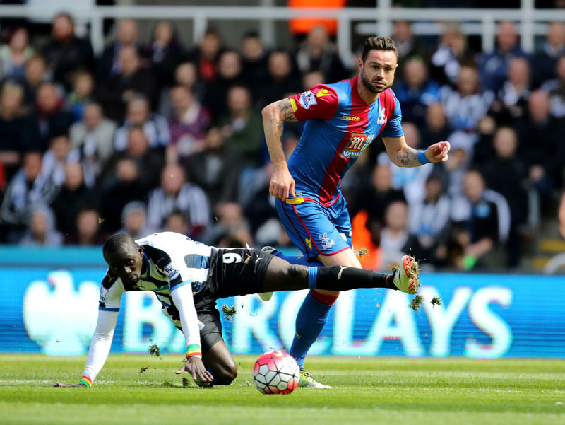 Crystal Palace's Damien Delaney (right) and Newcastle United's Papiss Cisse battle for the ball , during the English Premier League football match between Newcastle United and Crystal Palace, at St James' Park, in Newcastle, England, on Saturday April 30, 2016. Photo: Richard Sellers/PA via AP
