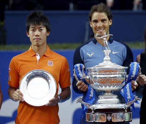 Rafael Nadal (R) of Spain and Kei Nishikori of Japan pose with their trophies at the Barcelona Open in Barcelona, Spain, April 24, 2016. REUTERS/Albert Gea