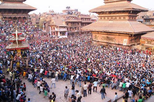 Hundreds of people pulling chariot on the occasion of Bisket Jatra in Bhaktapur on Wednesdayu201a April 10u201a 2013.The festival that runs for nine days and eight nights in Bhaktapuru201a starts four days before the New Year day and runs after five days of the New Year. Photo: THT File 