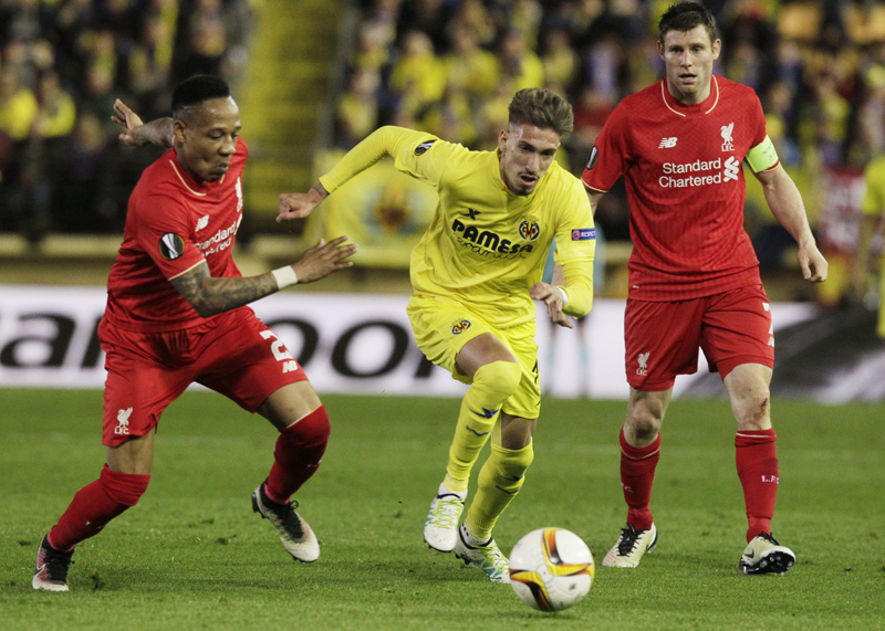 Liverpool's Nathaniel Clyne in action with Villarreal's Samuel Castillejon during Europa League semi-finals at El Madrigal Stadium on Thursday, April 28, 2016. Photo: Reuters