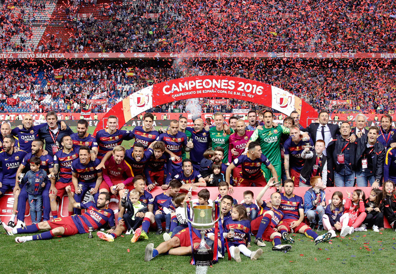 Barcelona's pose with the trophy after they won the final of the Copa del Rey soccer match between FC Barcelona and Sevilla FC at the Vicente Calderon stadium in Madrid, Sunday, May 22, 2016. Photo: AP