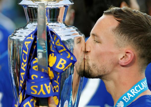 Leicester's Danny Drinkwater celebrates with the trophy after winning the Barclays Premier League.  Reuters / John Clifton/File Photo