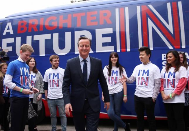 Britain's Prime Minister David Cameron joins students at the launch of the 'Brighter Future In' campaign bus at Exeter University in Exeter, Britain April 7, 2016. REUTERS/Dan Kitwood/Pool