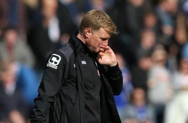 Football Soccer - AFC Bournemouth v Chelsea - Barclays Premier League - Vitality Stadium - 23/4/16nBournemouth manager Eddie Howe looks dejectednAction Images via Reuters / Paul Childs/ Livepic/ Files