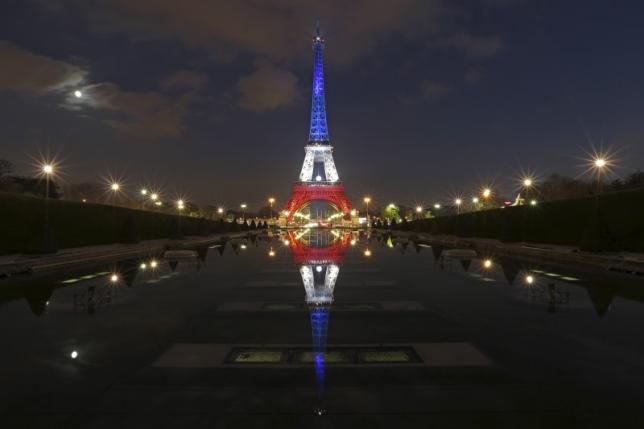 The Eiffel Tower lit with the blue, white and red colours of the French flag is reflected in the Trocadero fountains in Paris, France, November 23, 2015, a week after a series of deadly attacks in the French capital.   REUTERS/Christian Hartmann